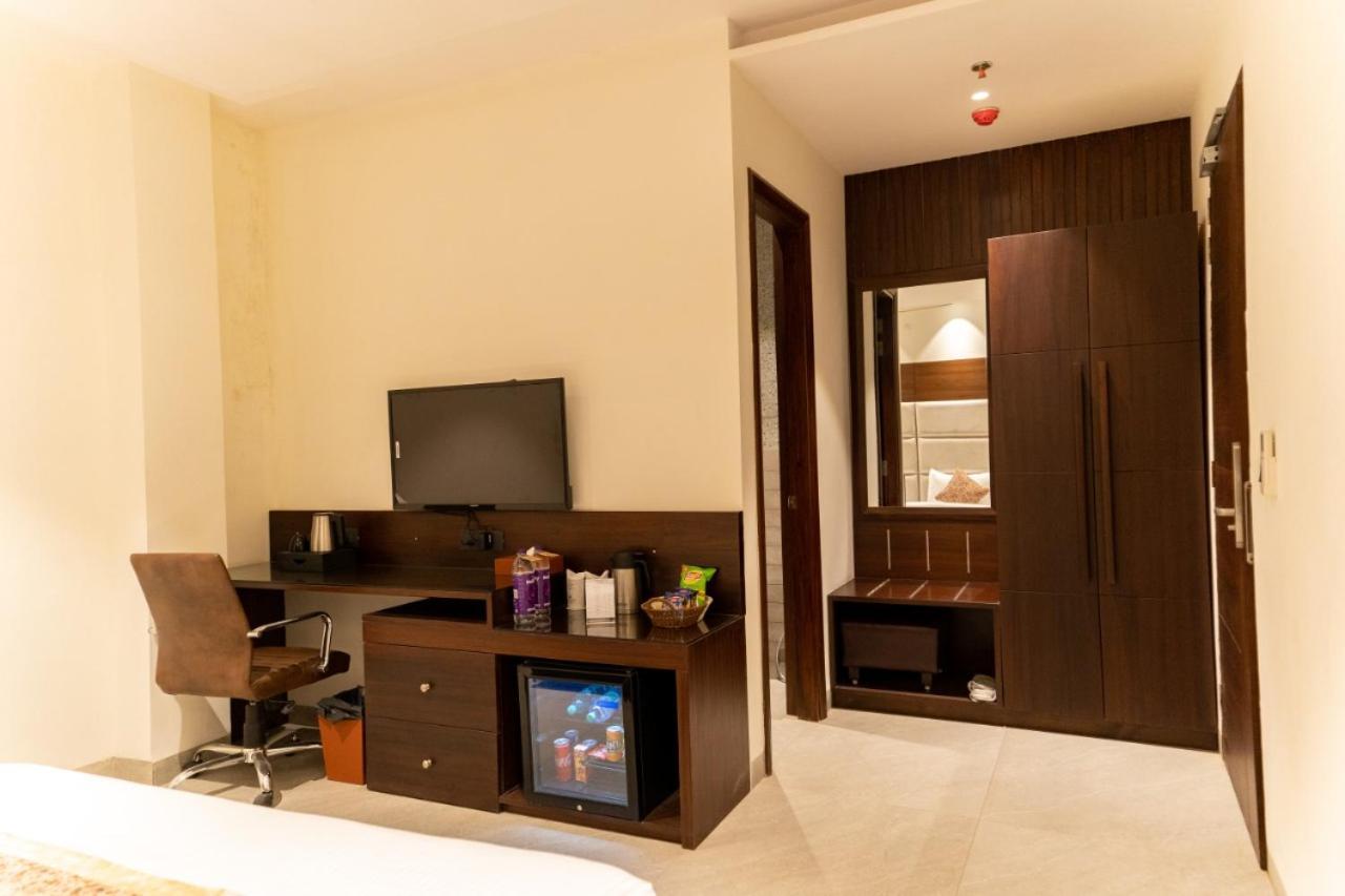 Hotel Smily Ludhiana Exteriör bild