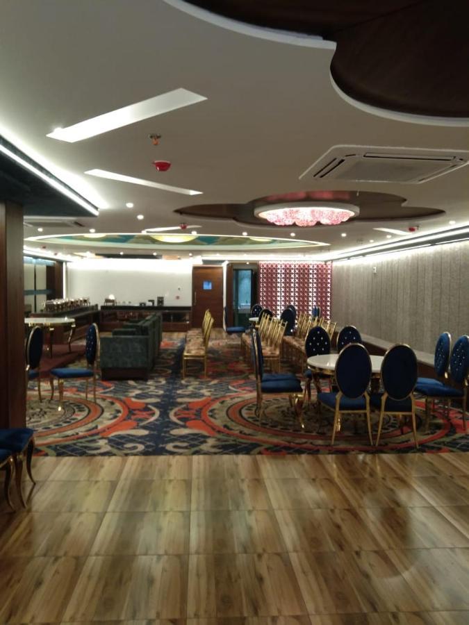 Hotel Smily Ludhiana Exteriör bild