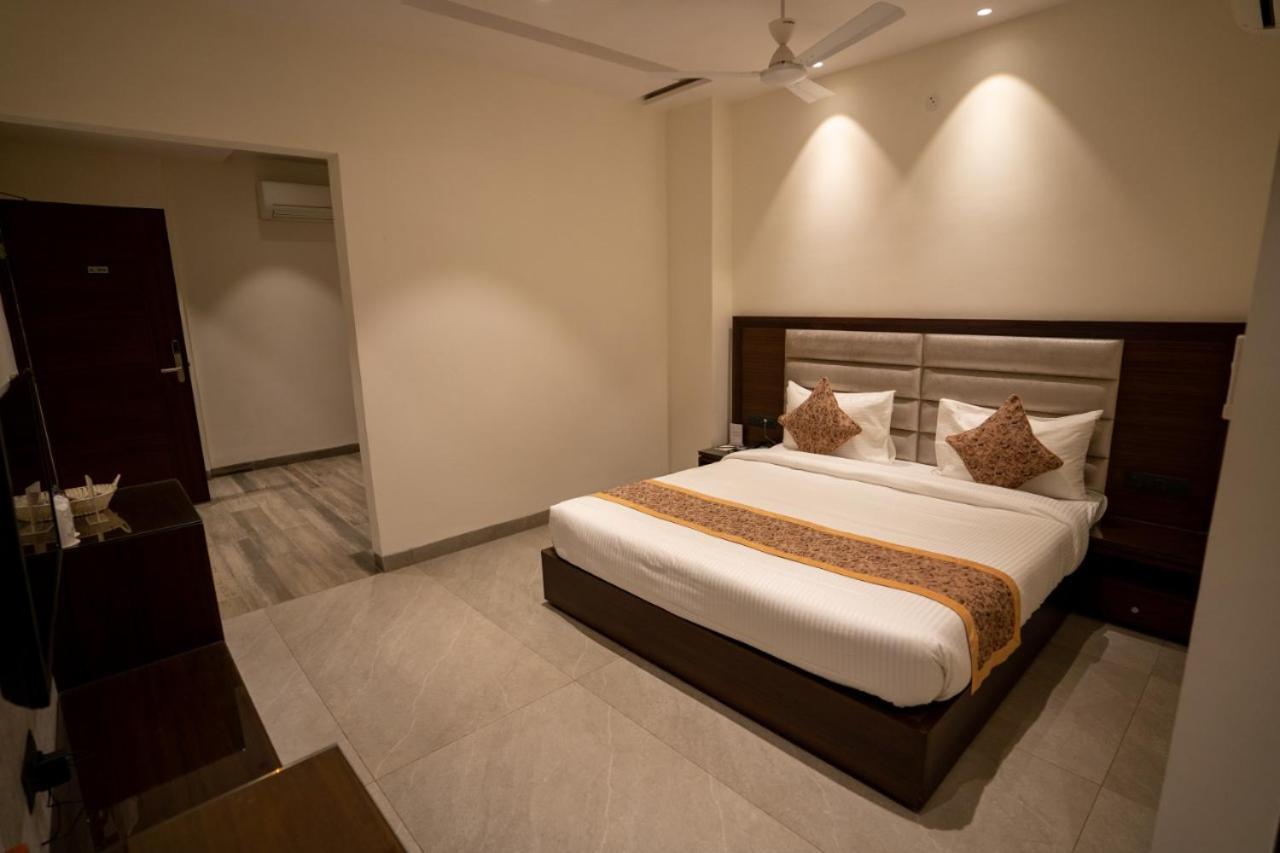 Hotel Smily Ludhiana Exteriör bild